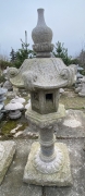 Japonská lampa Kasuga, červená žula, výška 155-160cm