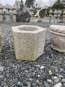 Kamenný květináč ze šedé žuly, 28x20, vrtaný