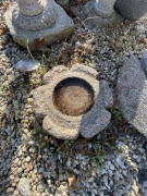 Kamenné pítko z přírodního kamene Flower, růžového zabarvení 